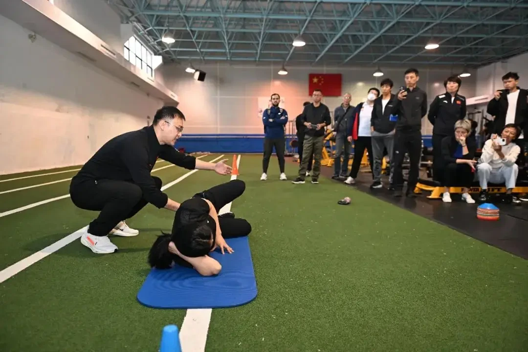 刻苦训练篮球时如何避免受伤的建议_2